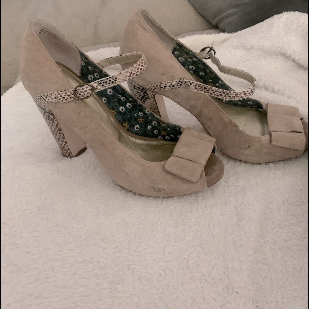 Seychelles Snakeskin Bow heels Anthropologie